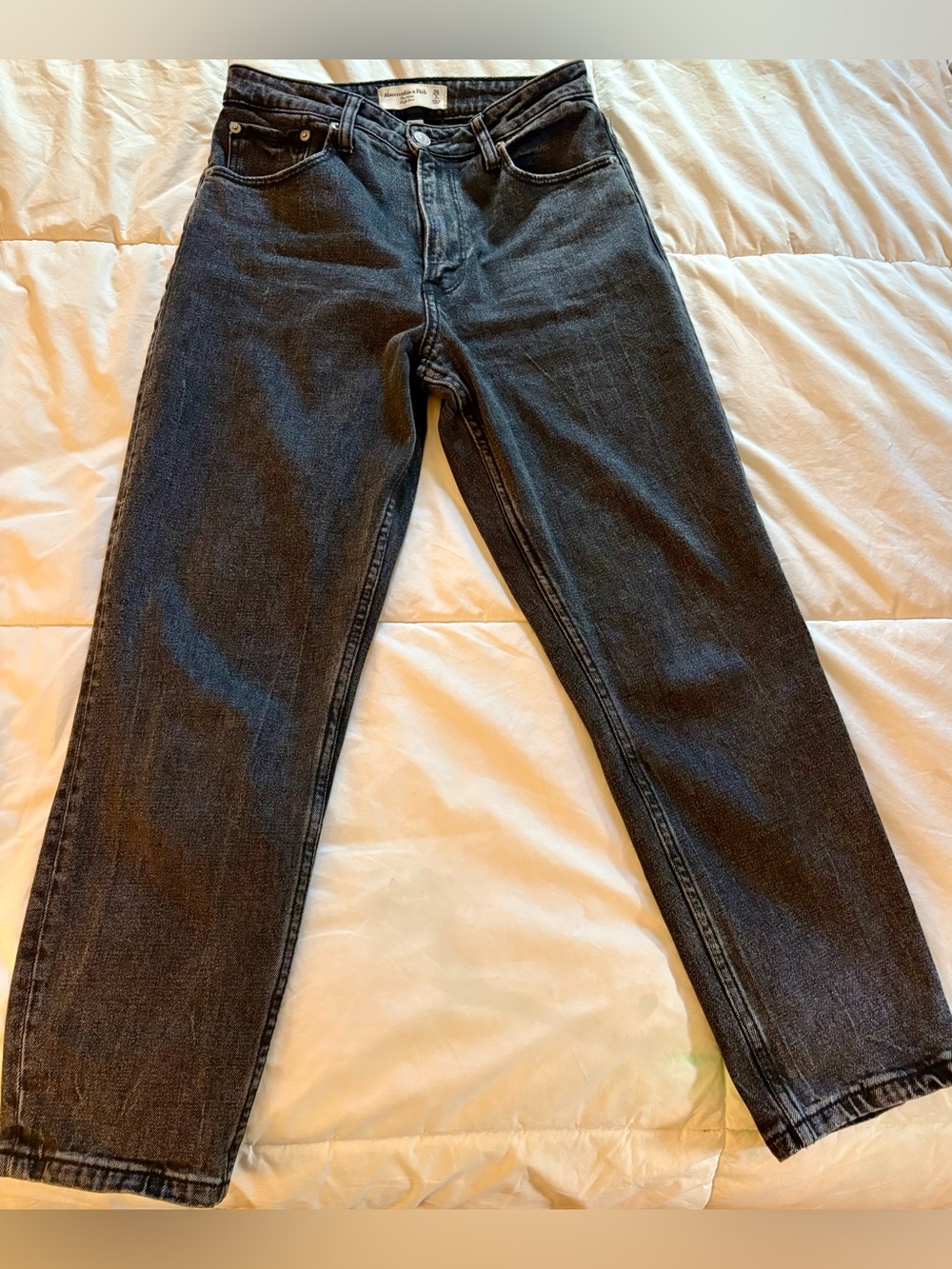 Abercrombie & Fitch Curve Love High-Rise Mom Jeans in Washed Black - Picture 7 of 12